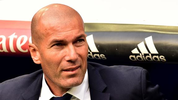 Zidane, en el banquillo. 