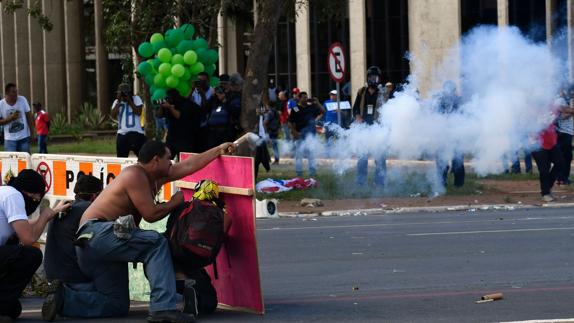 Disturbios en las manifestaciones contra Temer en Brasilia.