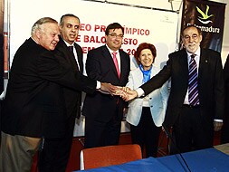 Miguel Celdrán, José Luis Saéz, Guillermo Fernández Vara, Carmen Heras y José Luis Blanco.|E.PIÑERO