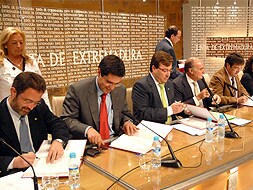 De izquierda a derecha: Miguel                      Bernal, Ramón Díaz, Guillermo Fernández Vara, Antonio Masa y Julián Carretero. / BRÍGIDO
