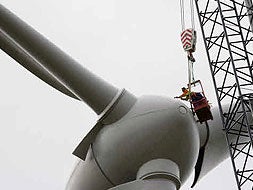 Montaje de un aerogenerador de la compañía Enercon y Ostwind en Rimboval, Francia