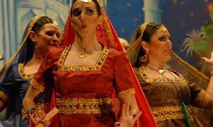 Actuación de Los Sureños en el concurso de agrupaciones del Carnaval Romano en 2010./ HOY