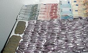 Detenidos cuando transportaban cuatro kilos de hachís