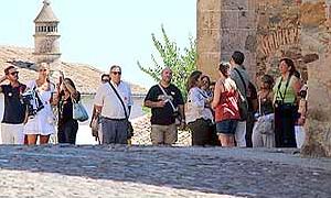 Turistas en el casco histórico de Cáceres::HOY