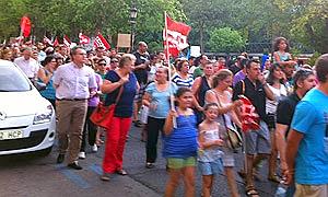 EN Cáceres miles de personas han salido a la calle para protestar por los recortes.|JJ