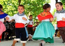 Festival de Folklore en la Escuela en el López de Ayala