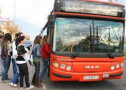 La Agrupación plantea más de 40 propuestas de mejora para el servicio de bus