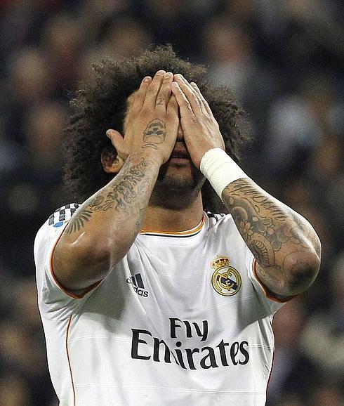 Marcelo se lleva las manos a la cara