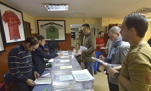 Votaciones en la FExF el 16 de enero de 2013. La Junta anuló el proceso. Se repitieron en junio :: hoy