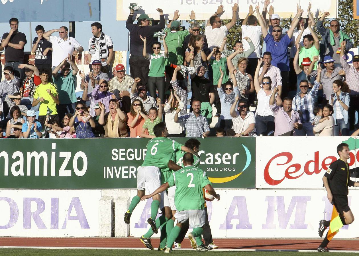 Los jugadores del Villanovense celebran un gol en el Romero Cuerda. :: hoy