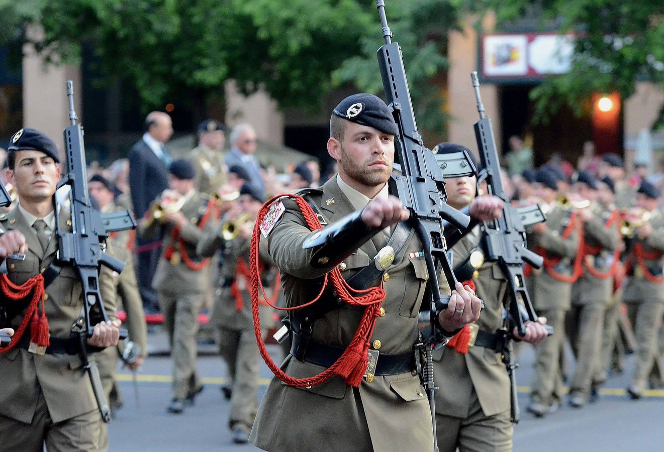 Desfile de soldados en Badajoz