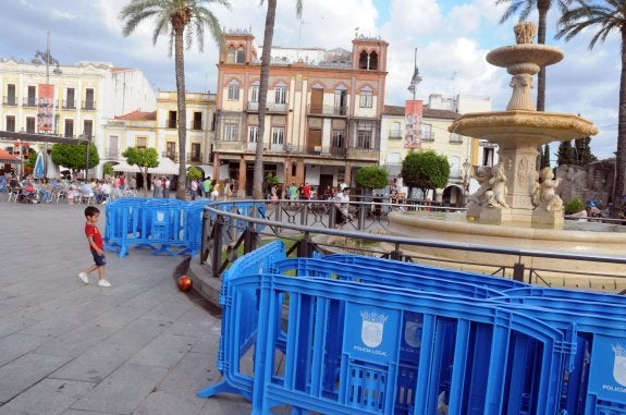 La fuente de la Plaza de España y las vallas no fueron, desgraciadamente, las protagonistas. 