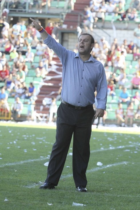Bernardo Plaza durante el partido de vuelta de la segunda eliminatoria ante el San Juan. :: j. m. romero