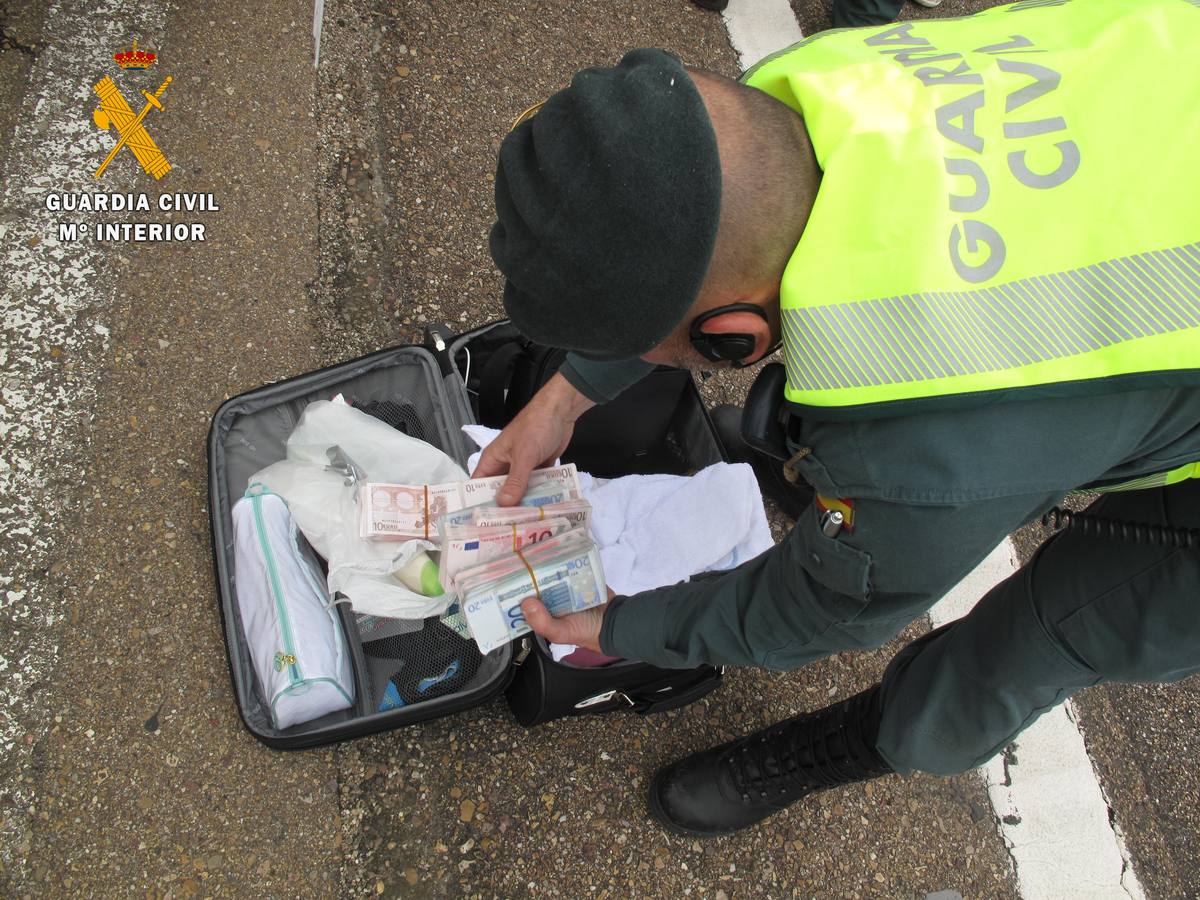 Intervienen 175.000 euros sin declarar en dos operaciones en Caya