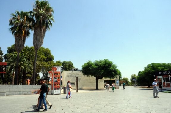 Plaza Margarita Xirgu, una de las obras que se hizo con cargo al Plan de Excelencia. :: brígido