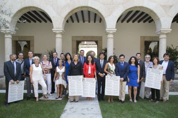 Representantes de la Junta y de los medios de comunicación. :: hoy