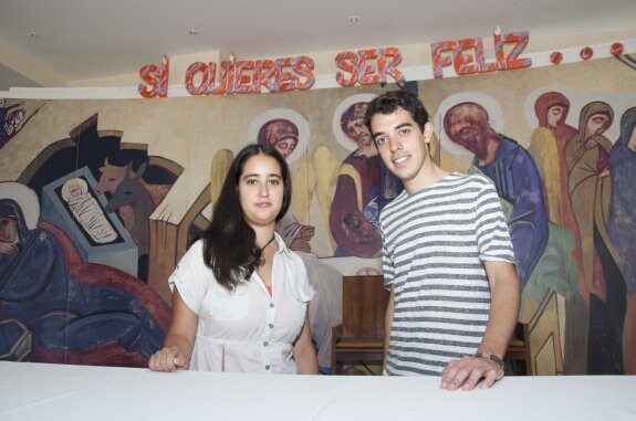 Carmen Ledesma y Álvaro Mota en el interior de la iglesia de Nuestra Señora de Guadalupe.:: pakopí