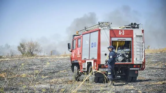 Denuncian el aumento de incendios en las escombreras de Las Cuestas