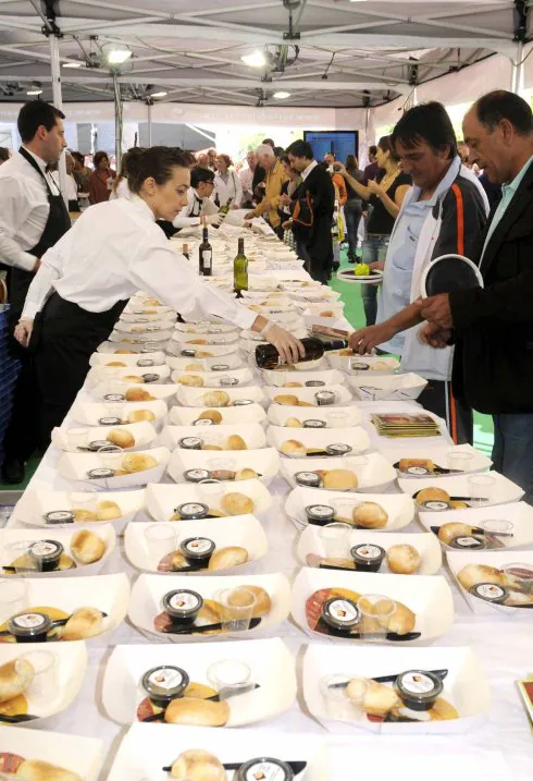 Degustación de Torta del Casar celebrada en Madrid. :: hoy