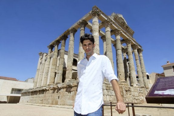 Alejandro Talavante ante el Templo de Diana de Mérida, donde regresa hoy para compartir cartel con Juan Mora y Antonio Ferrera. 
