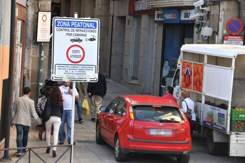 Aviso en puerta Talavera. :: hoy