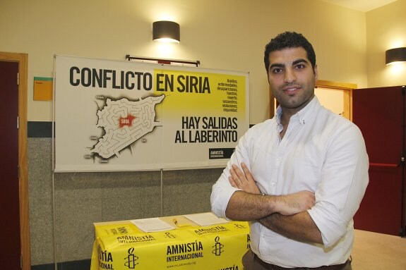 Siwar Ala, refugiado kurdo en España participó en el debate. :: M.N.