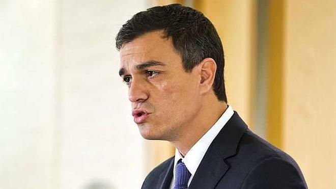 Acusan a Pedro Sánchez de volar a cargo del Congreso para darse a conocer en el PSOE