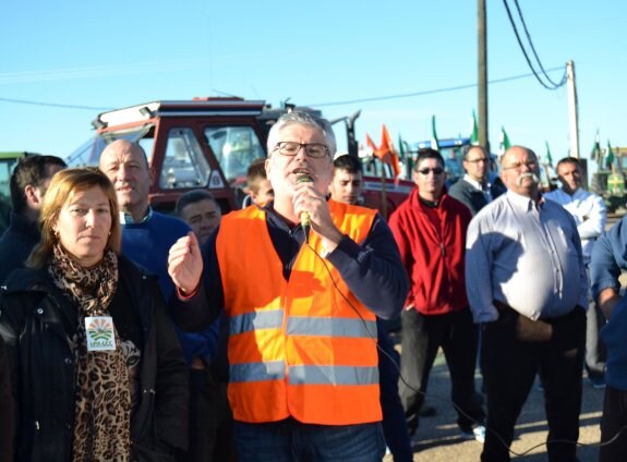 José Cruz, de UPA-UCE Extremadura, en una protesta. :: A. calero