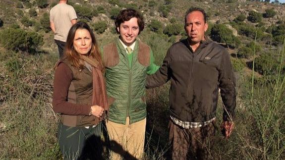 El pequeño Nicolás junto al alcalde de Alcántara, Luis Mario Muñoz, y su esposa