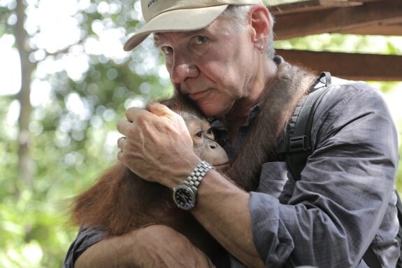 Harrison Ford viaja en el documental a Indonesia para denunciar la indiscriminada tala de bosques y sus efectos sobre los animales. :: odisea