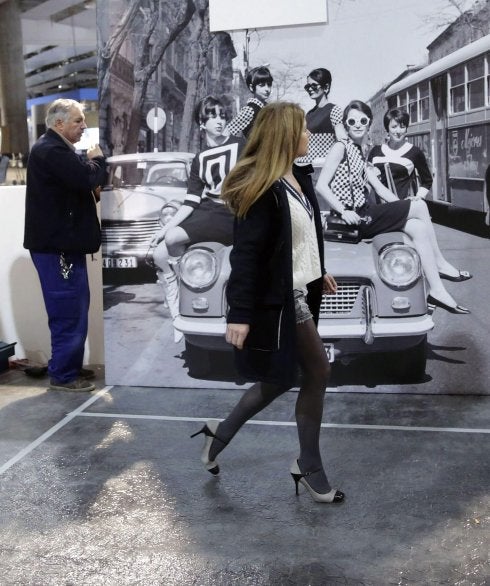 Los operarios ultiman los detalles de la Mercedes-Benz Fashion Week Madrid. :: zipi / efe