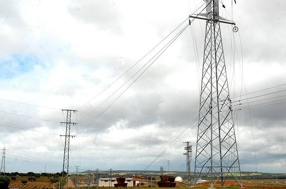 Tendidos de transporte de energía eléctrica en las inmediaciones de Mérida