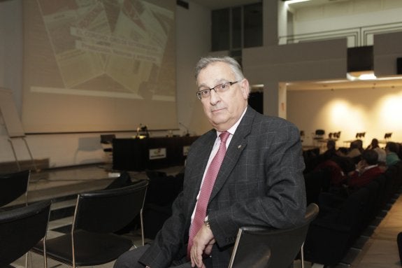 Jorge Gruart antes de comenzar la conferencia. :: l. cordero