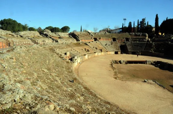 Vista de una parte del graderío del Anfiteatro Romano que se pretende ampliar. :: brígido