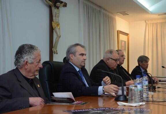 El alcalde Fragoso en el centro de la mesa junto con García Aracil. :: casimiro moreno
