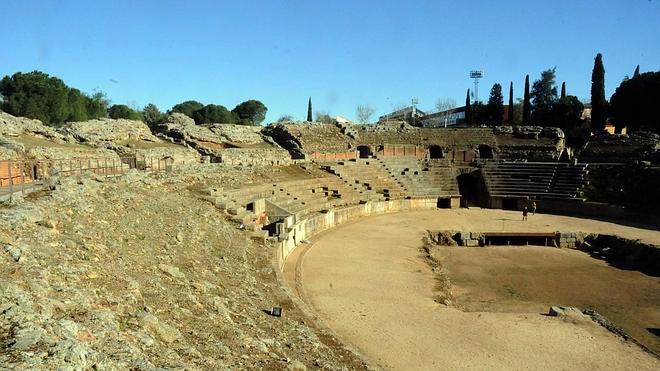 Aumentan las críticas a la pista de pádel en el Anfiteatro de Mérida