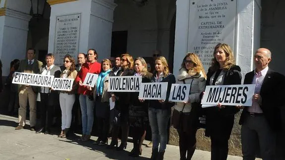 Minuto de silencio esta mañana en el Ayuntamiento de Mérida