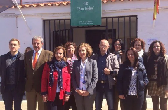 Autoridades y representantes de Valdivia con la delegada. :: f. h.