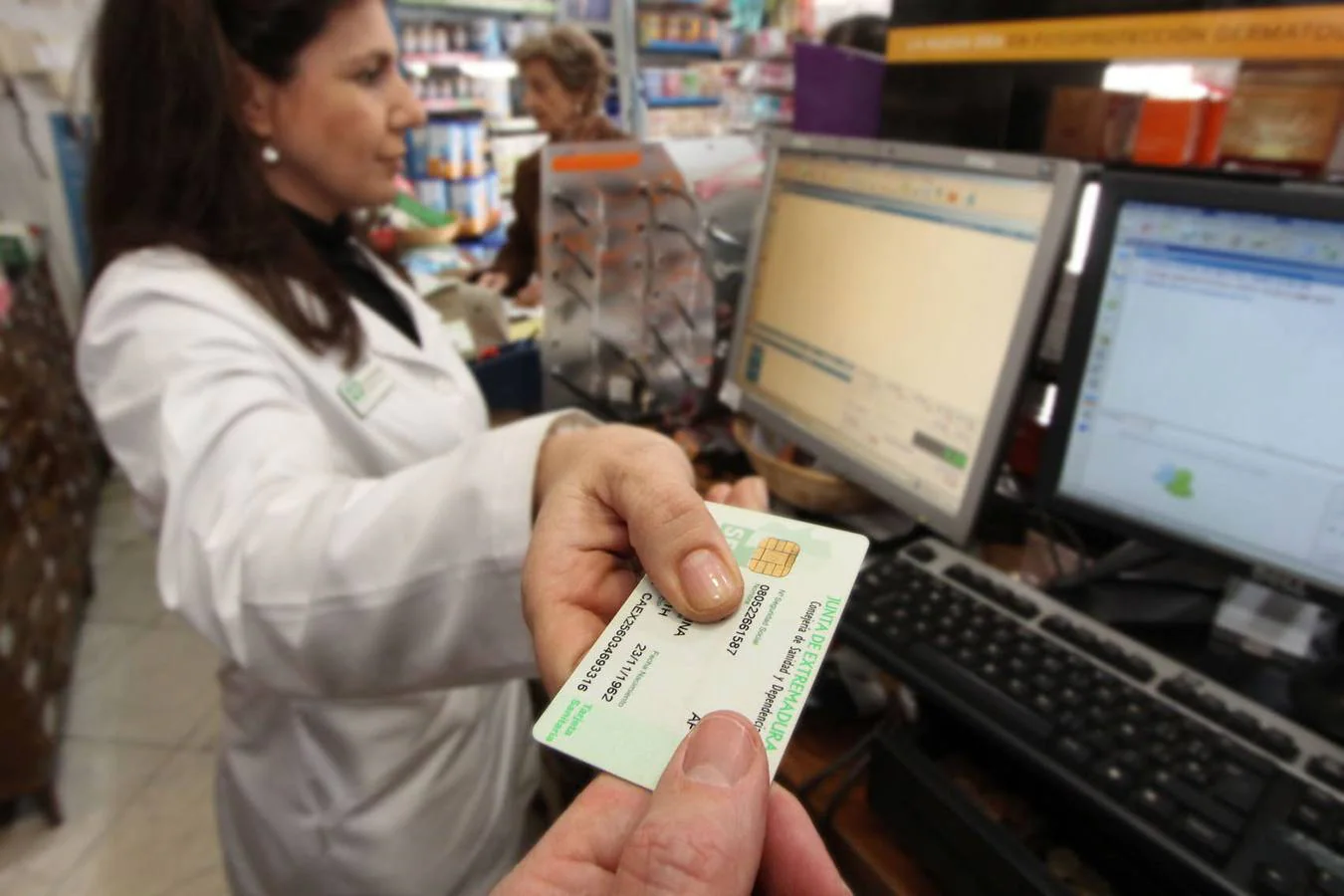 Con la tarjeta del SESen la farmacia se accede a los datos de la receta electrónica. 