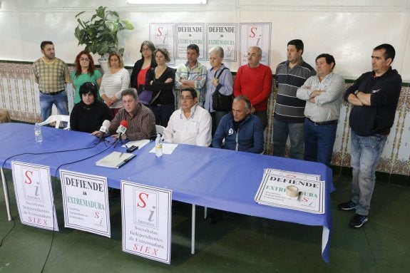 Presentación de la candidatura de Siex al Ayuntamiento de Plasencia, ayer por la tarde. :: ansy solé