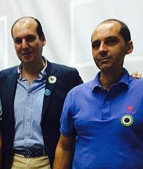 El consejero de Salud en funcionaes, Luis Alfonso Hernández Carrón, con Alejandro Lagar Nieto:: Facebook