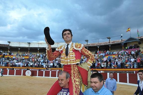 Triunfo de Perera ante una insufrible corrida de El Pilar