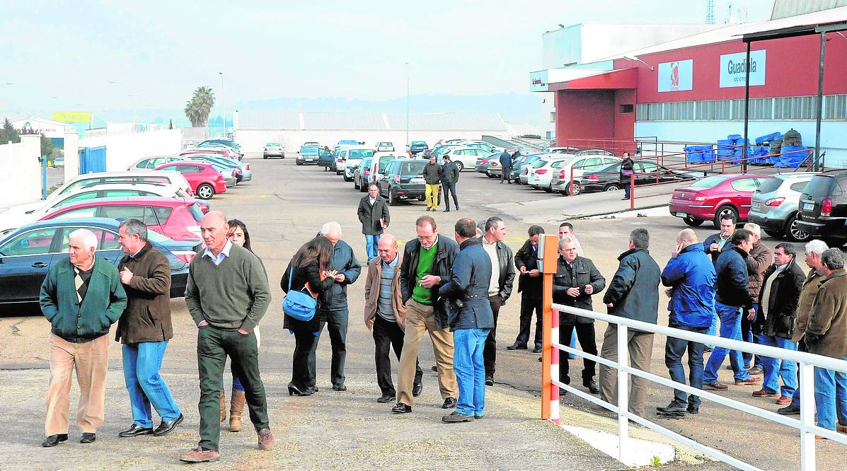 Cooperativistas de Acorex asisten en enero pasado a una asamblea. 