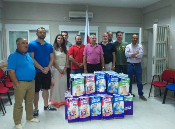 Entrega de los pañales a Cruz Roja :: hoy