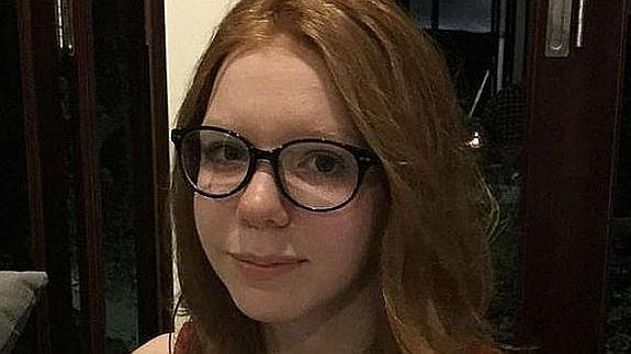 Le prohíben tomar un vuelo por ser demasiado pálida