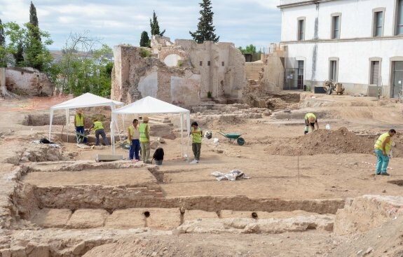 En estos momentos se están llevando a cabo las excavaciones arqueológicas en la Alcazaba. :: c. moreno