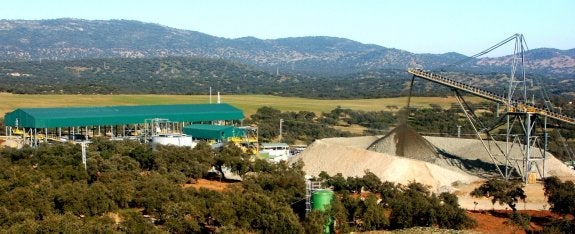 Panorámica de la mina de Aguablanca, en el término municipal de Monesterio, muy próximo a la comunidad andaluza. :: hoy