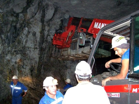 Trabajos de extracción en la mina de Monesterio. :: hoy