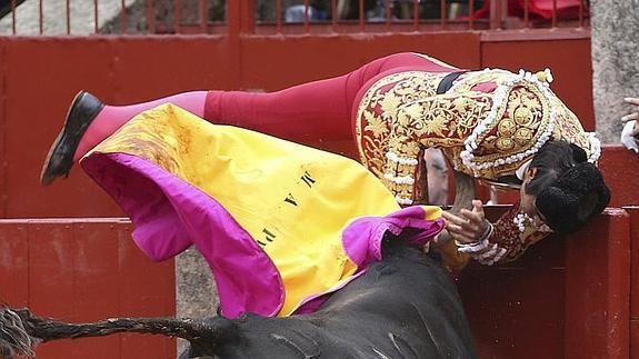 Secuencia de la terrorífica cogida:: 