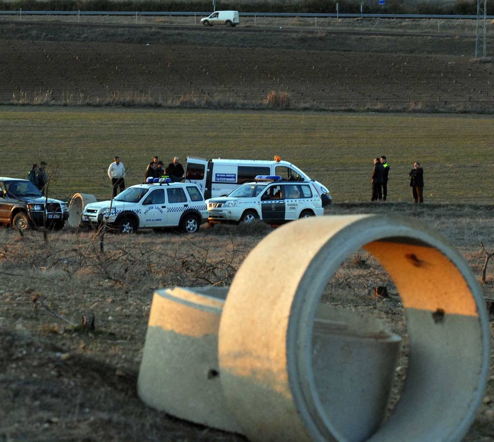 Tubos de hormigón en la finca donde ocurrió el accidente. :: HOY